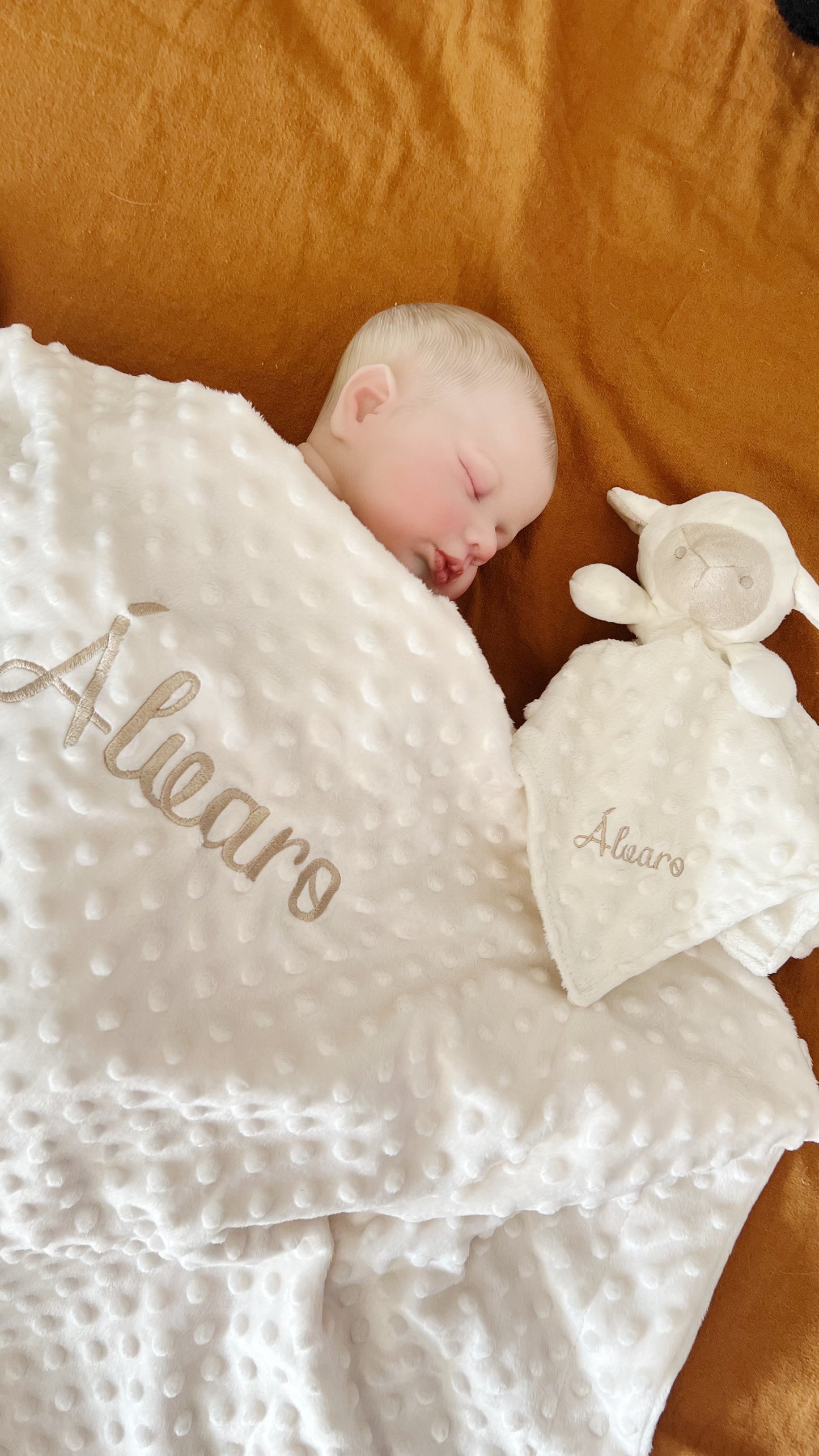 Manta Beige Personalizada con nombre bordado