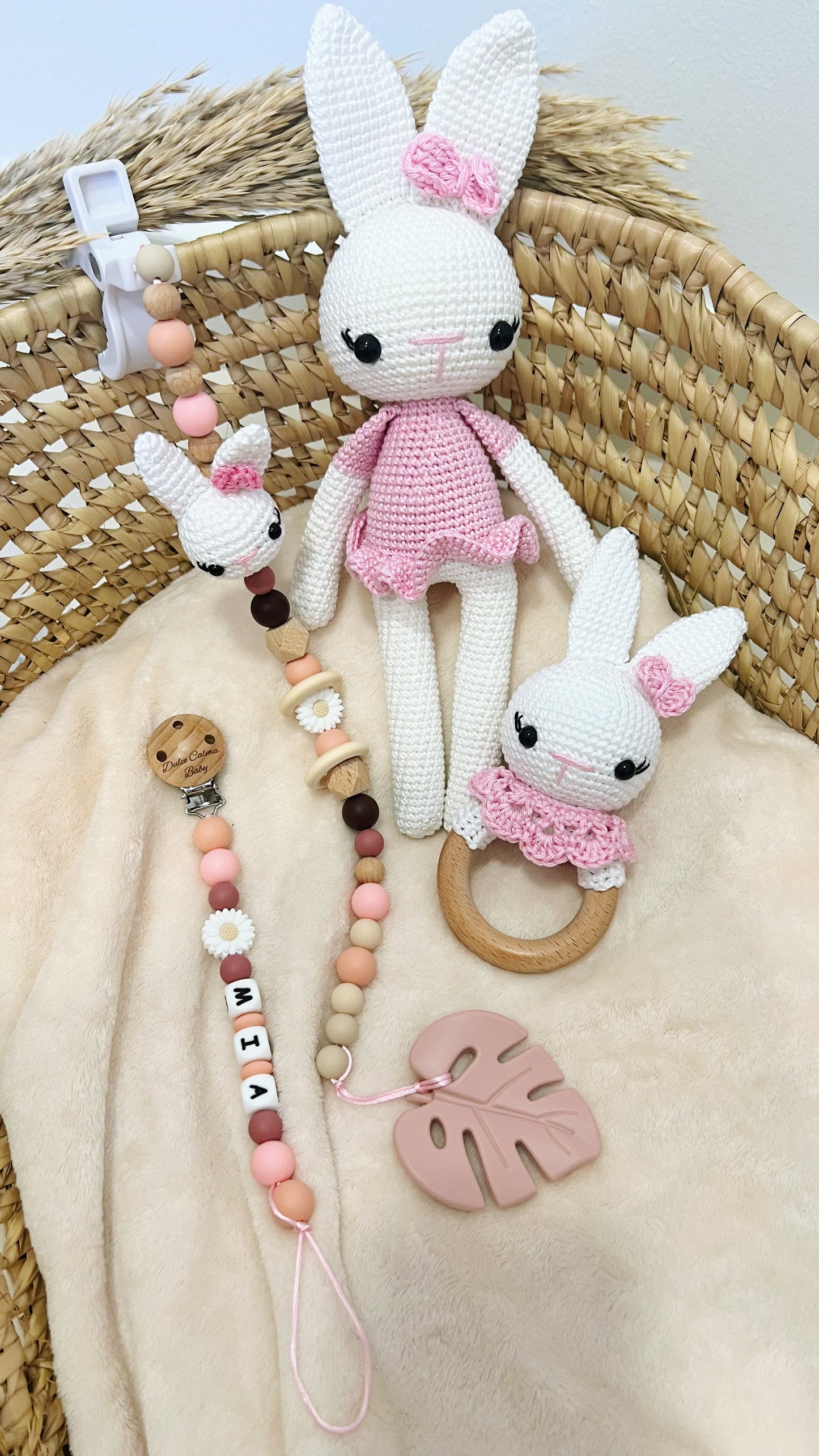 Muñeca de apego Conejita Rosa