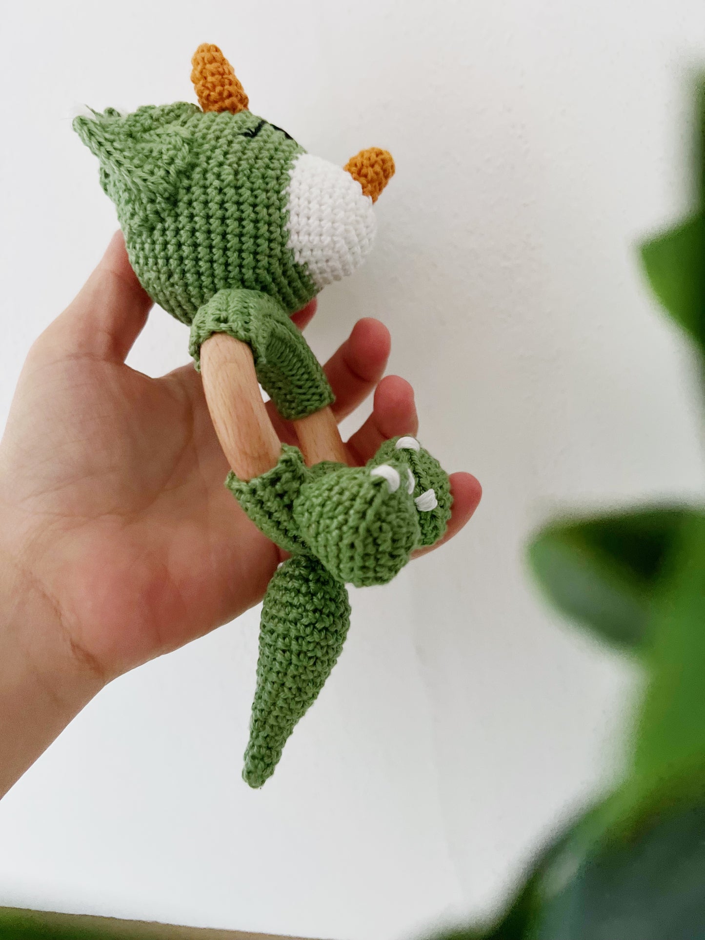 Sonajero de crochet Amigurumi Dinosaurio - Triceratops