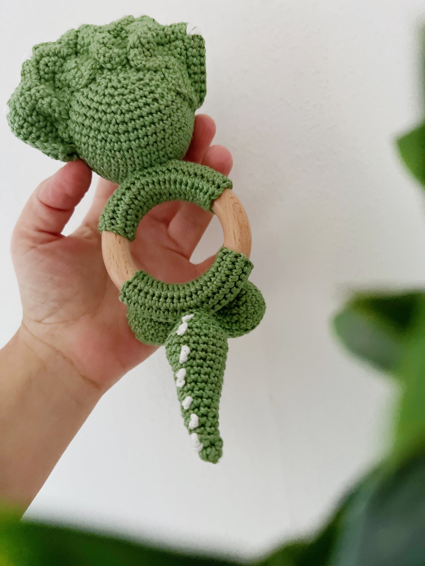 Sonajero de crochet Amigurumi Dinosaurio - Triceratops