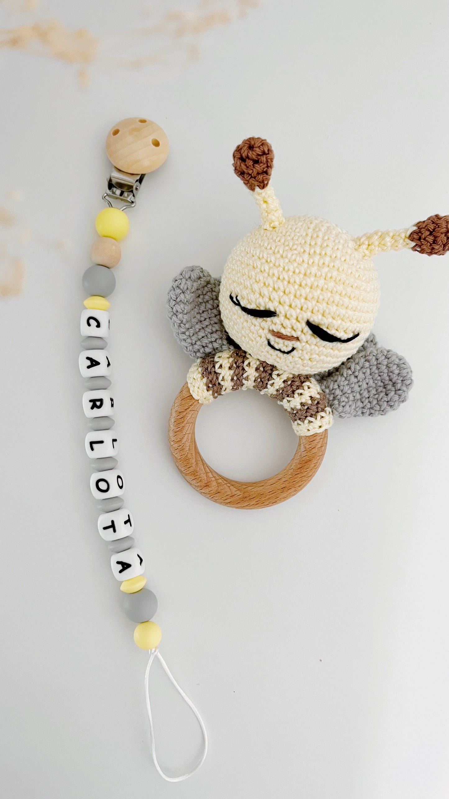 Pack Abeja (Chupetero Personalizado y Sonajero)