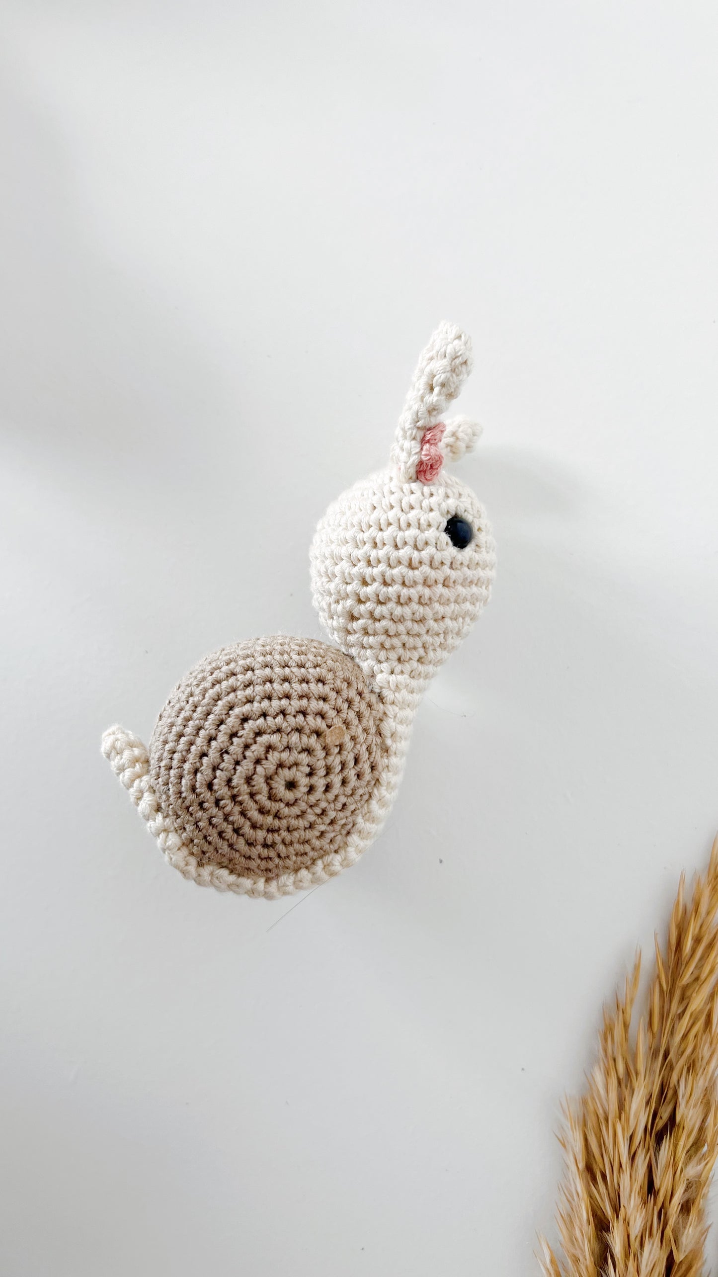Sonajero Caracol - Beige con florecita