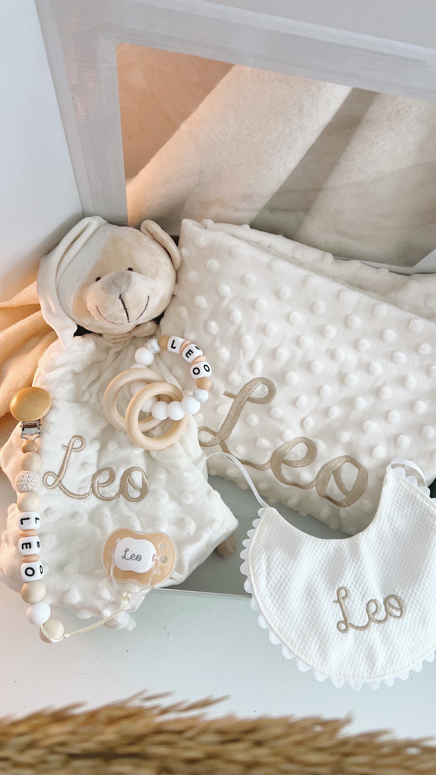 Cajita Premium Beige con Mordedor