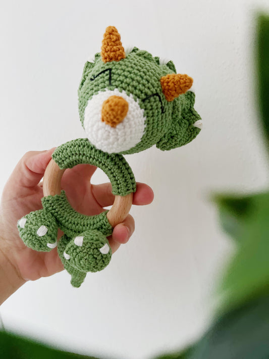 Sonajero de crochet Amigurumi Dinosaurio - Triceratops