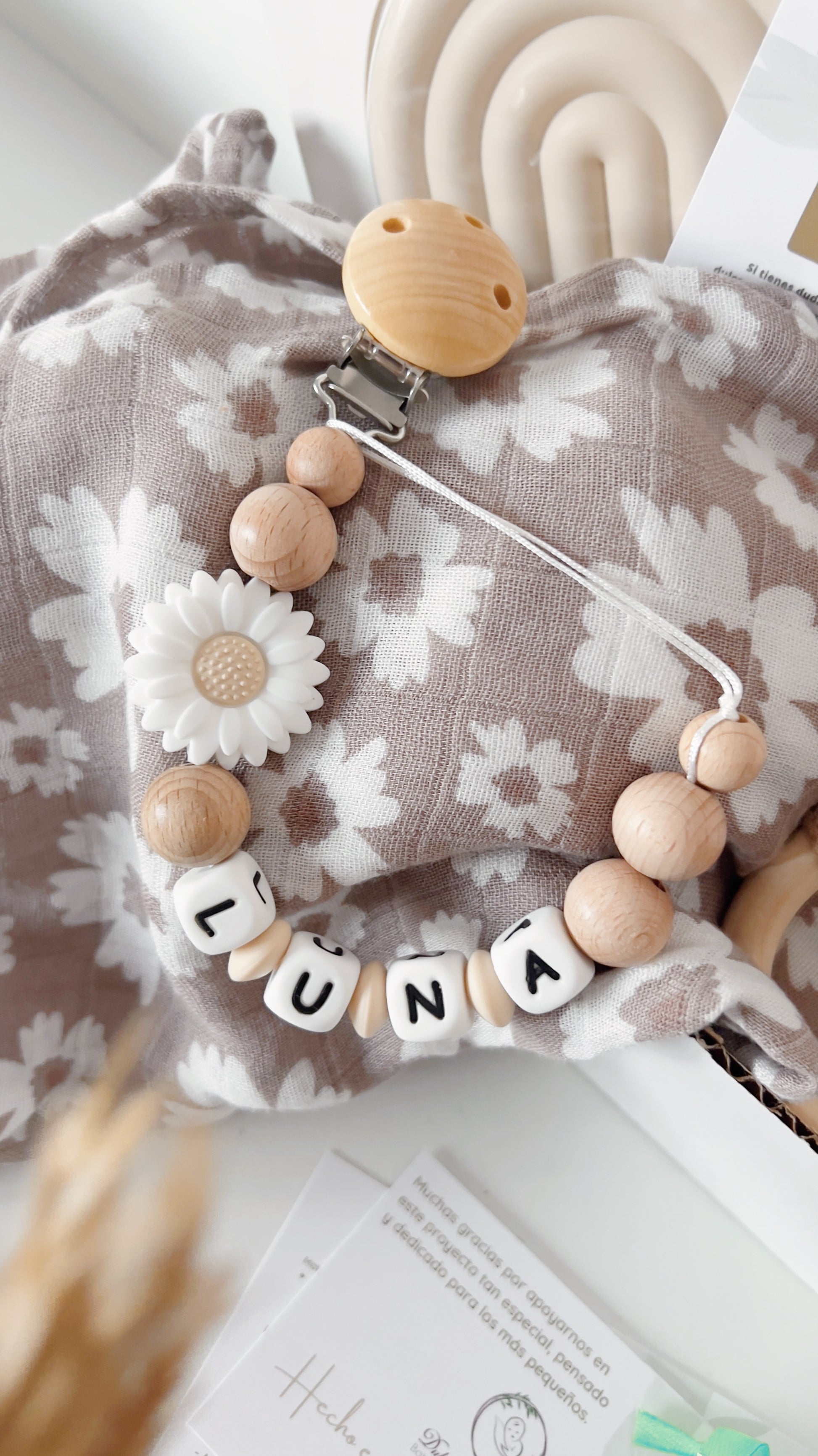 Chupetero personalizado Jazmín (Madera) – Dulce Calma Baby