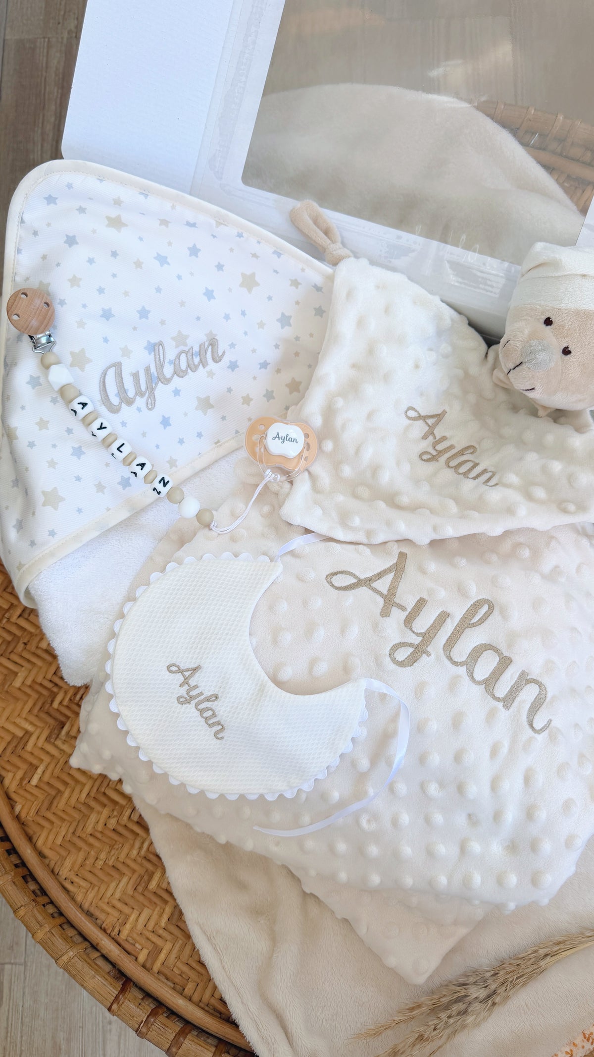 Chupetero Basic Beige con Chupete Personalizado